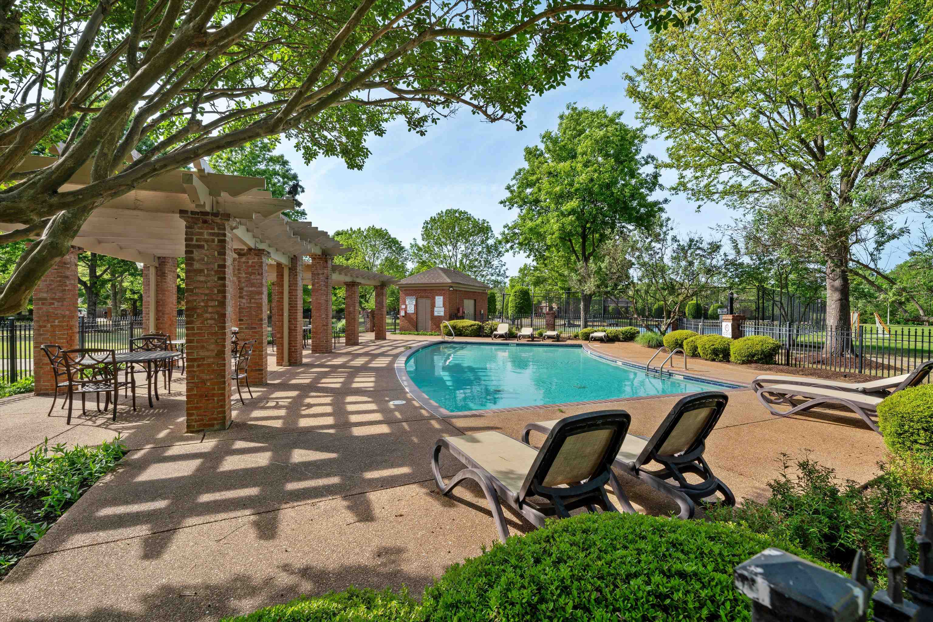 1328 Bridgepointe Drive Collierville, TN 38017 - Photo 38 of 40