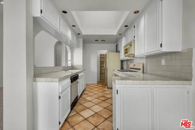 $3,750 | 2677 South Centinela Avenue, Unit 308, Santa Monica, CA 90405