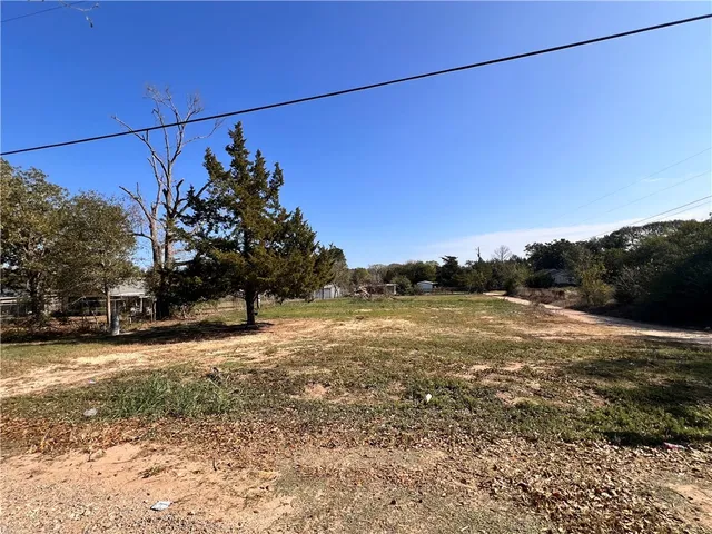 a view of a yard with a street