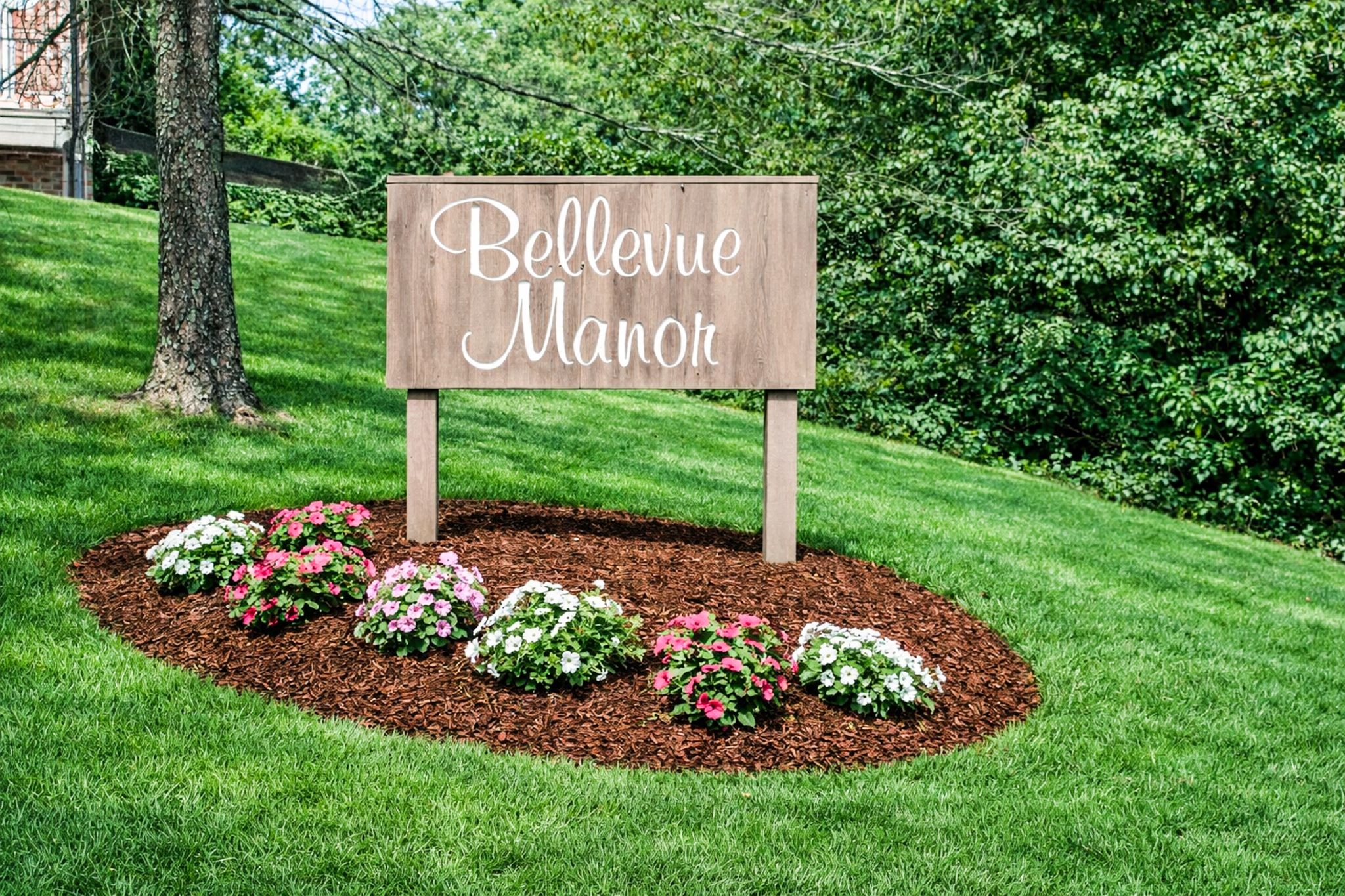 110 Bellevue Road, Unit 30 Nashville, TN 37221 - Photo 29 of 43 a sign that is sitting in the grass next to a road
