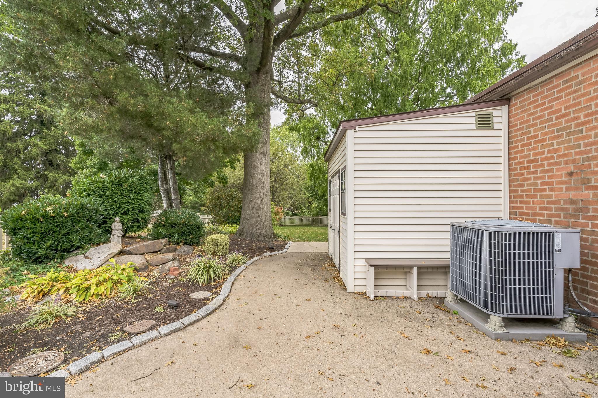308 Madison Road Huntingdon Valley, PA 19006 - Photo 4 of 49 Gallery Image 4