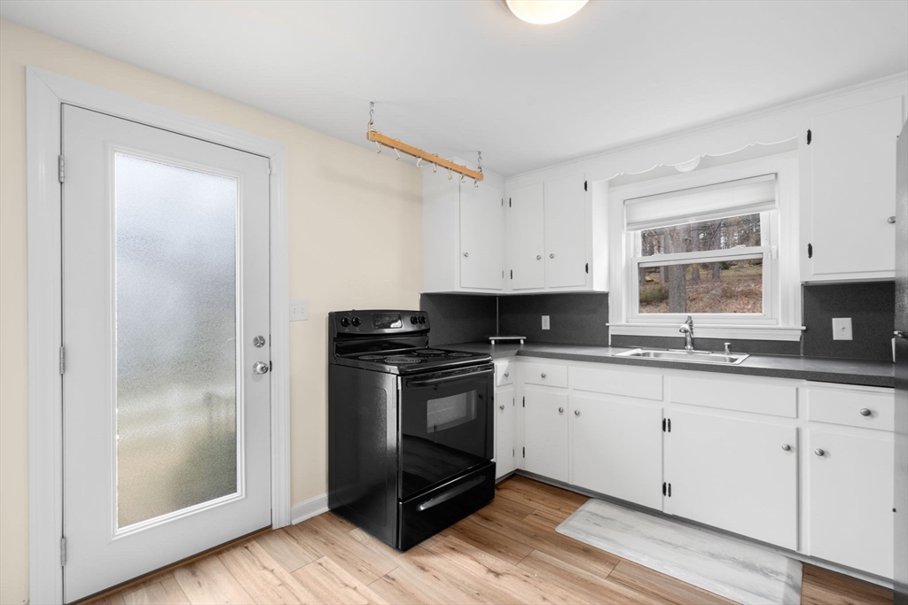 236 High Street Holliston, MA 01746 - Photo 9 of 24 Gallery Image 9