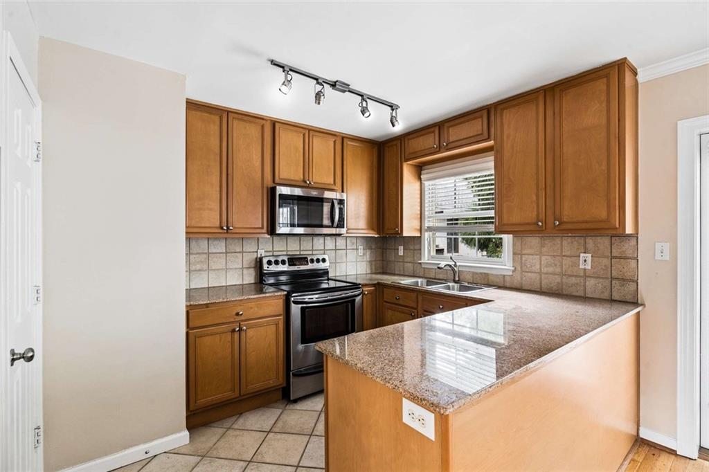 1101 Collier Road Northwest, Unit R3 Atlanta, GA 30318 - Photo 10 of 27 Gallery Image 10
