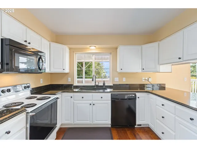 $425,000 | 660 Jade Street, Sutherlin, OR 97479