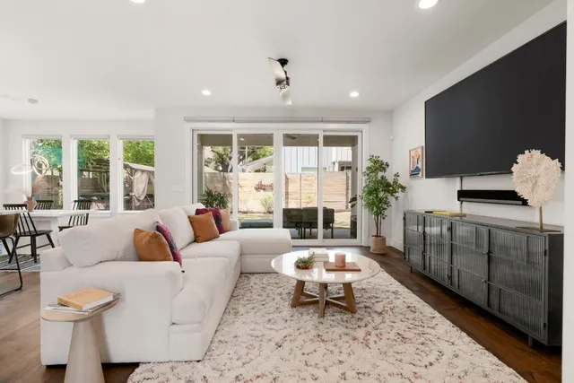 a picture of a wall with a white wall