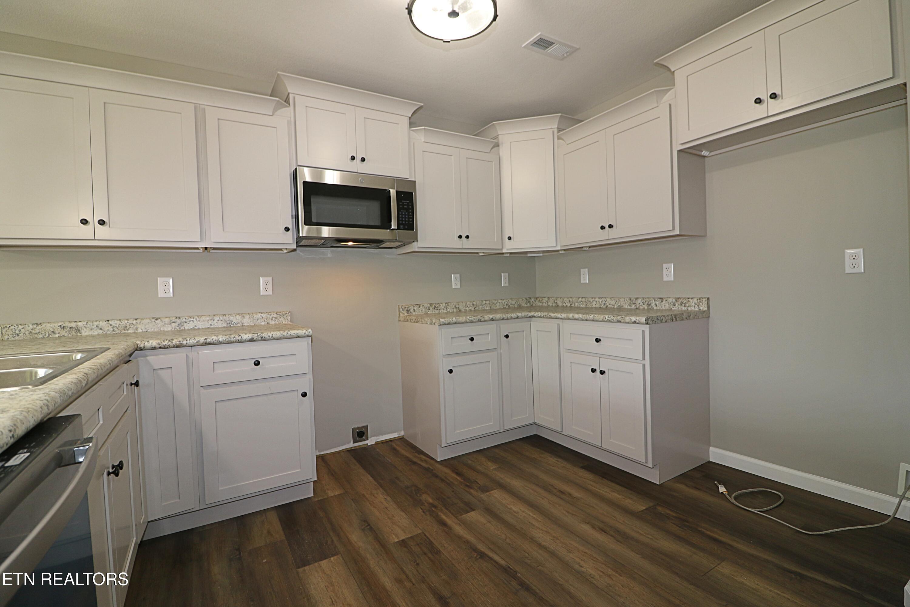 607 Taylon Lane Oneida, TN 37841 - Photo 14 of 52 094A0974