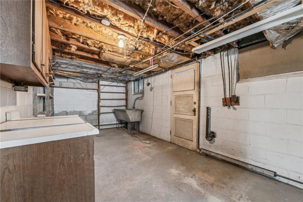 711 Pleasant Valley Road Connellsville, PA 15425 - Photo 24 of 46 a utility room with dryer and washer