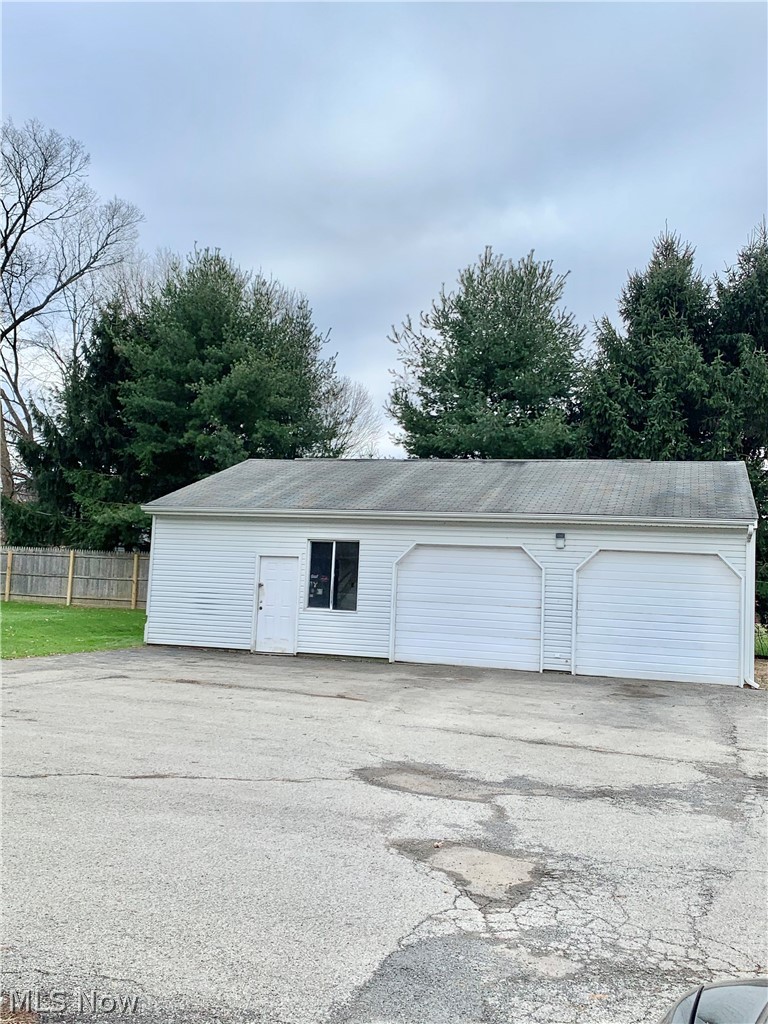 2943 Center Road Youngstown, OH 44514 - Photo 2 of 35 Gallery Image 2