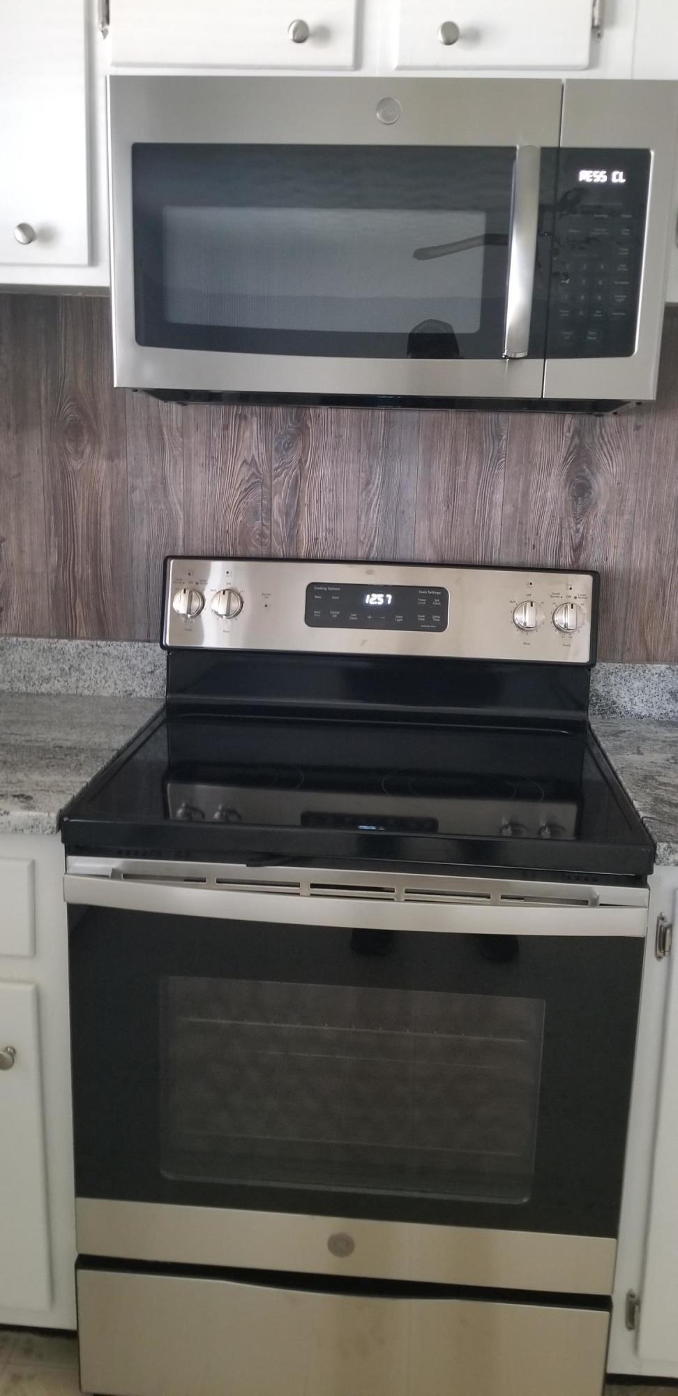 203 Russell Road New Tazewell, TN 37825 - Photo 12 of 32 Stove Microwave