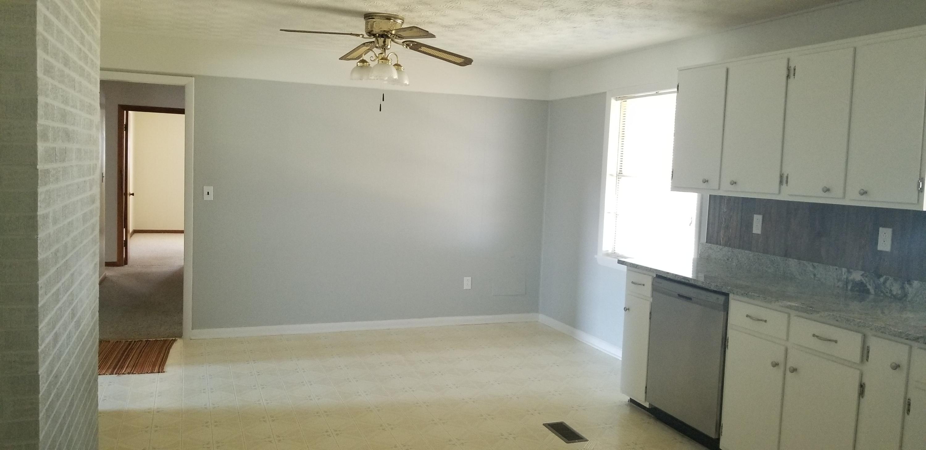 203 Russell Road New Tazewell, TN 37825 - Photo 29 of 32 Kitchen Dining Area