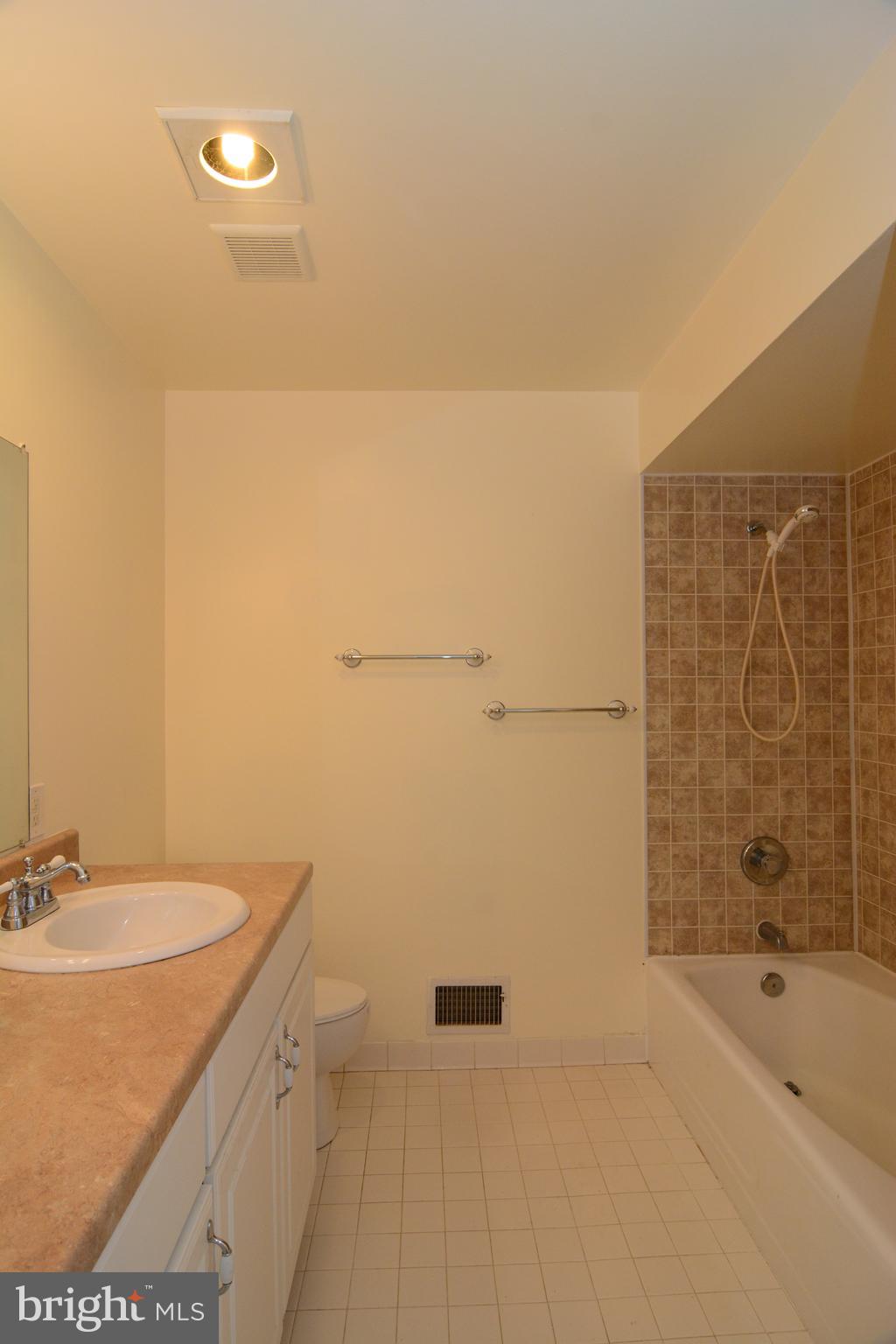 10212 East Hunter Valley Road Vienna, VA 22181 - Photo 24 of 40 Gallery Image 24