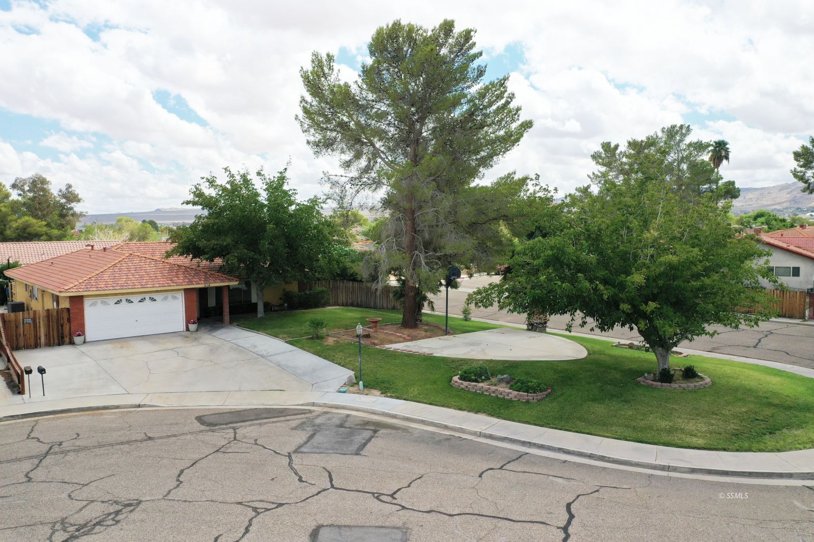 514 Suzanne Street Ridgecrest, CA 93555 - Photo 1 of 30 a view of a house with a yard and trees
