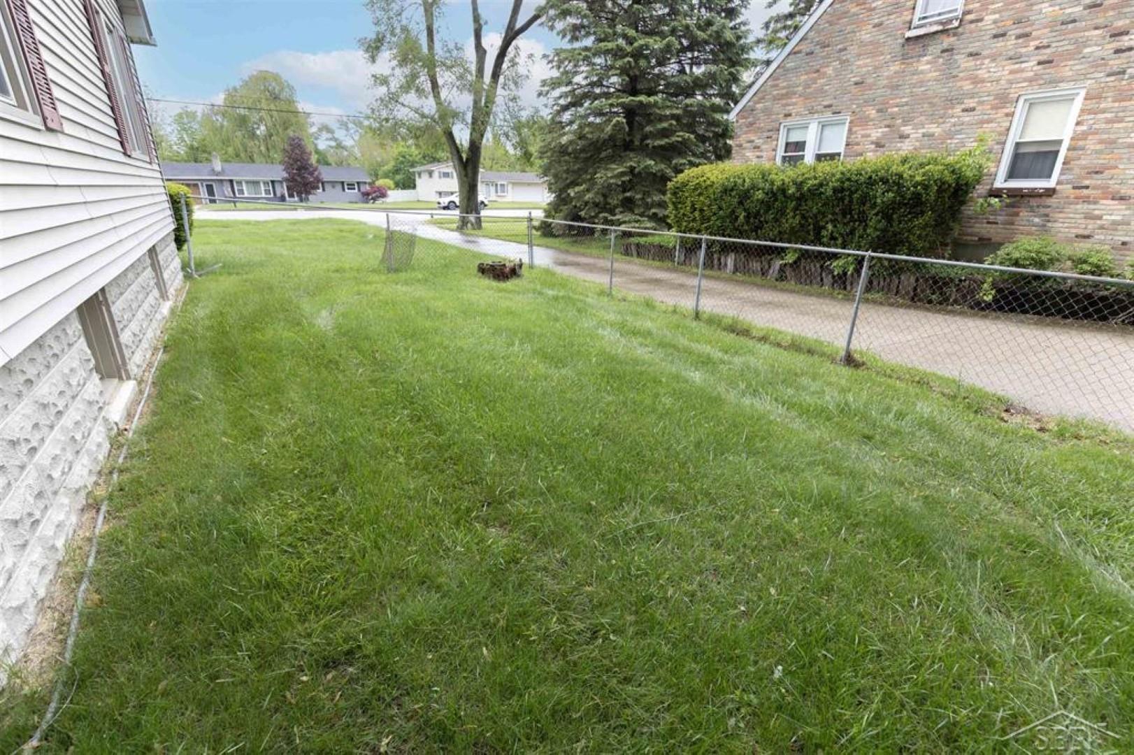 2325 North Center Road Saginaw, MI 48603 - Photo 28 of 29 50176391-f3b8c1cf-a7c5-4e66-a065-85ede2e0a162.JPG