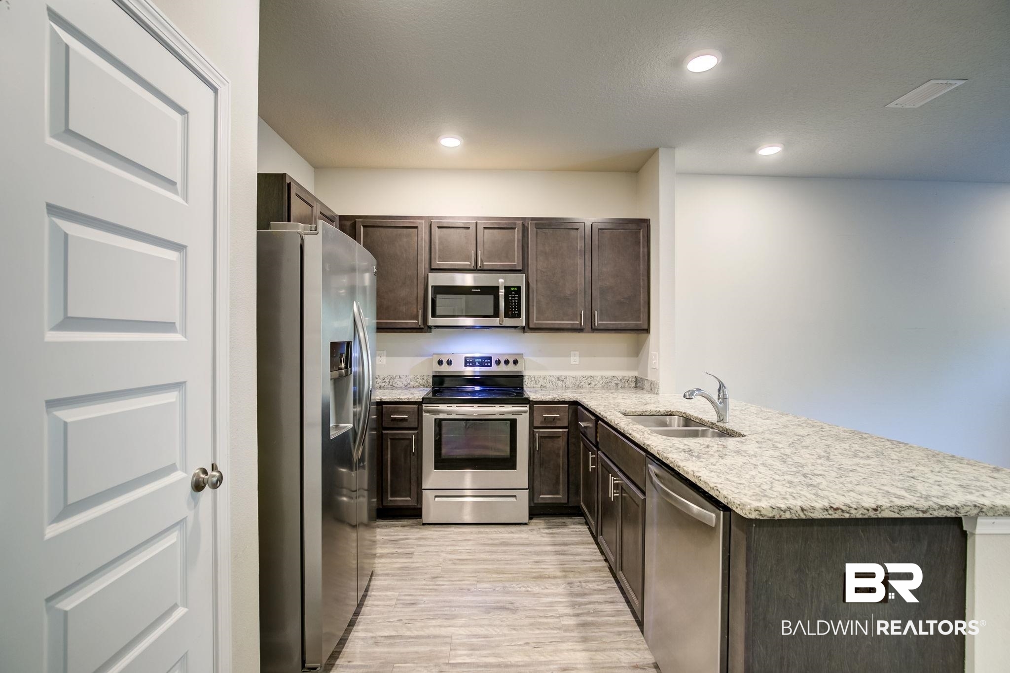 6775 Spaniel Drive Daphne, AL 36527 - Photo 11 of 40 Kitchen