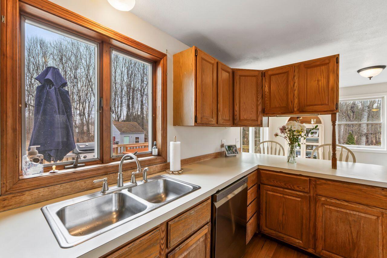 27 Oak Ridge Drive Standish, ME 04084 - Photo 14 of 44 z34UI79w