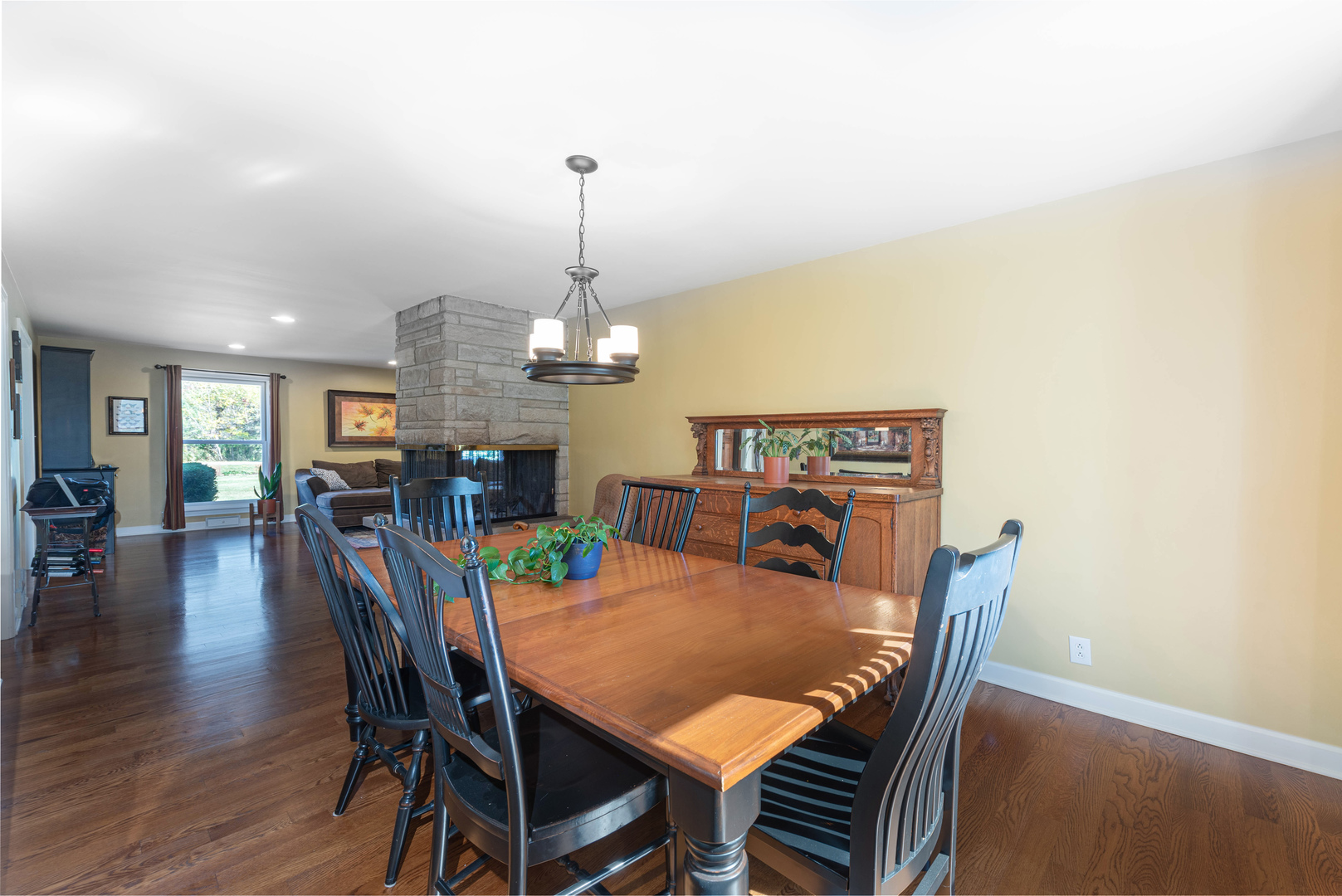 36W231 Crane Road St. Charles, IL 60174 - Photo 8 of 29 a view of a dining room with furniture