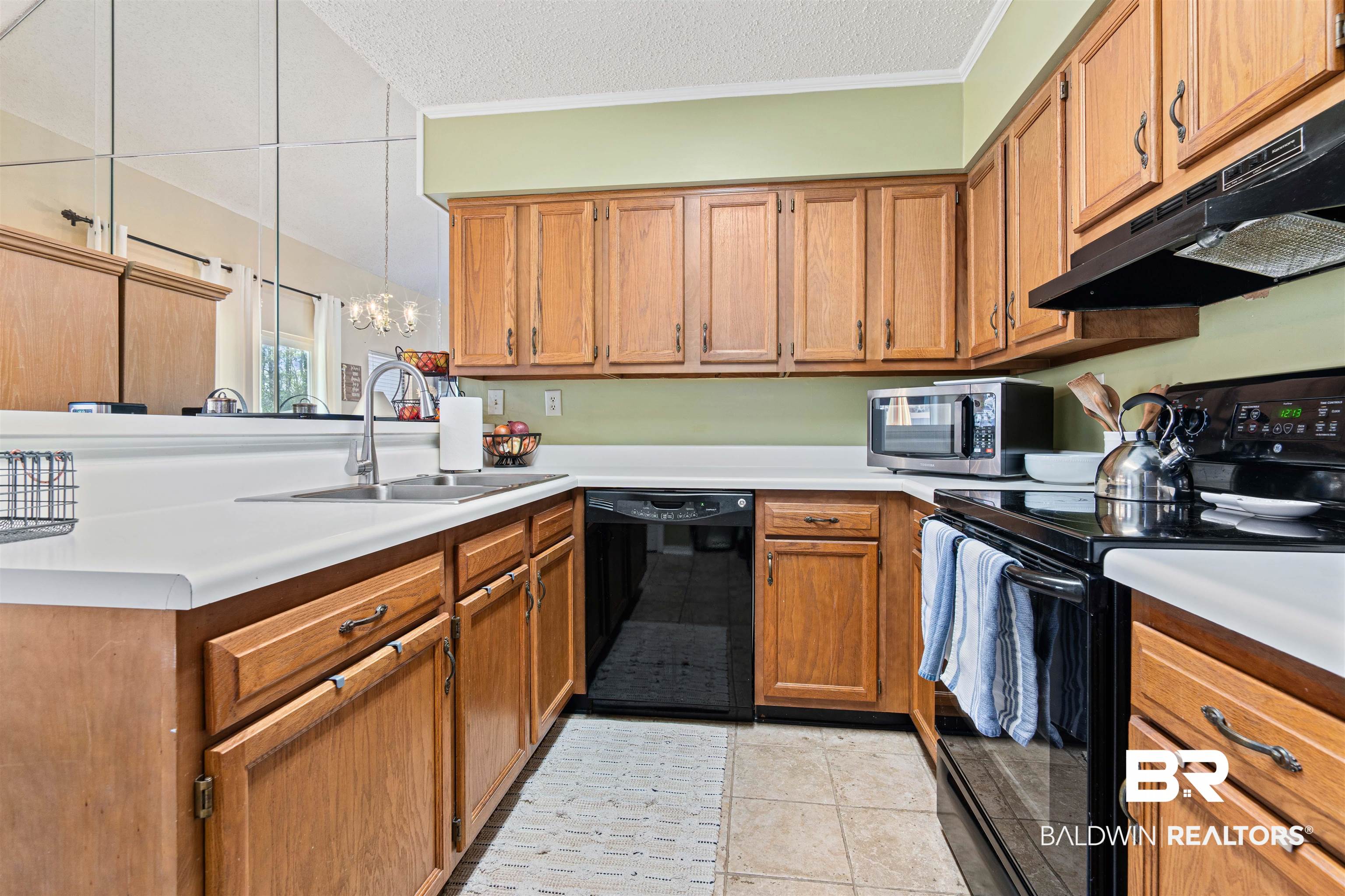5900 Grelot Road, Unit 601 Mobile, AL 36609 - Photo 10 of 24 Kitchen