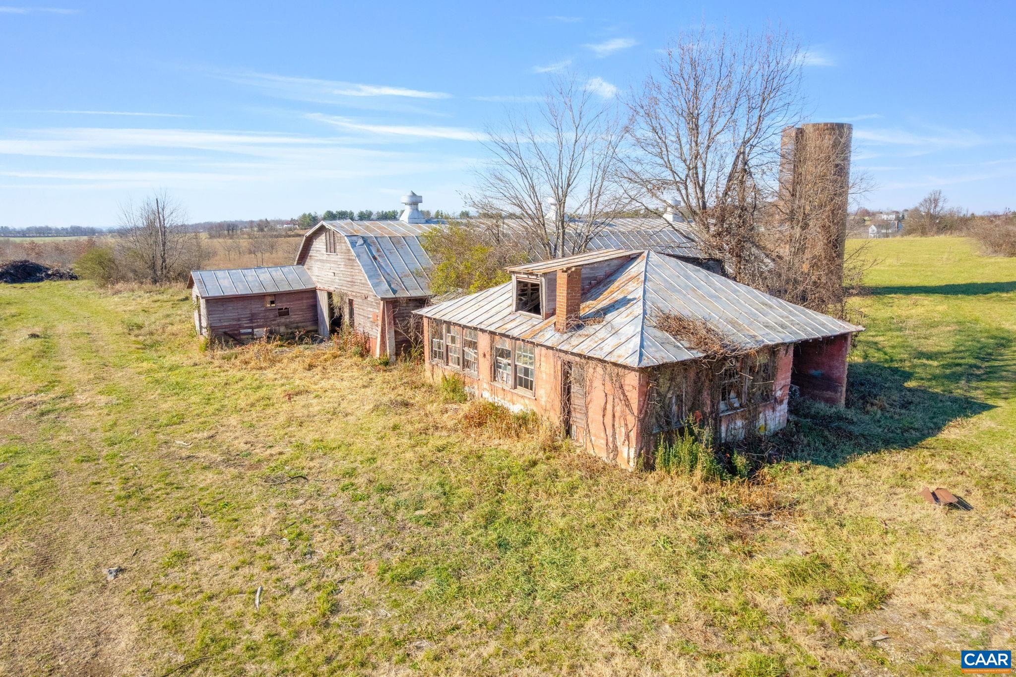 389 Shalom Road Waynesboro, VA 22980 - Photo 8 of 21 a view of a house with wooden fence