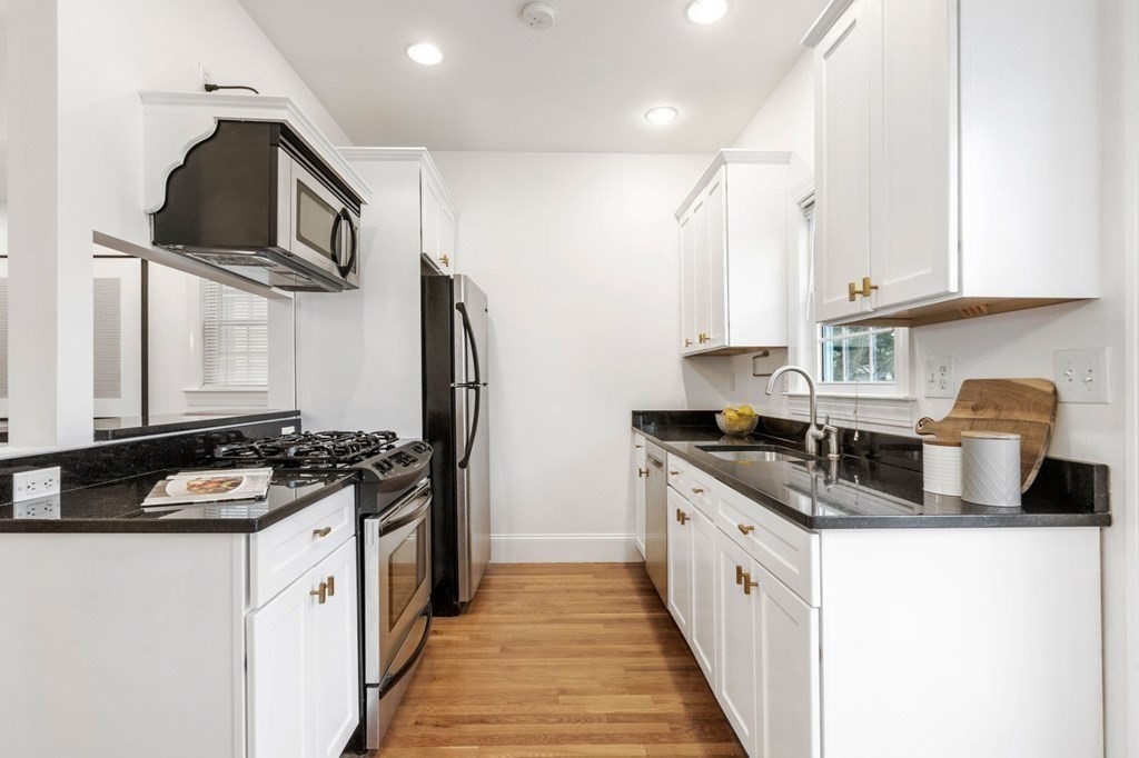 67 Bay State Road, Unit 3 Cambridge, MA 02138 - Photo 3 of 33 Gallery Image 3