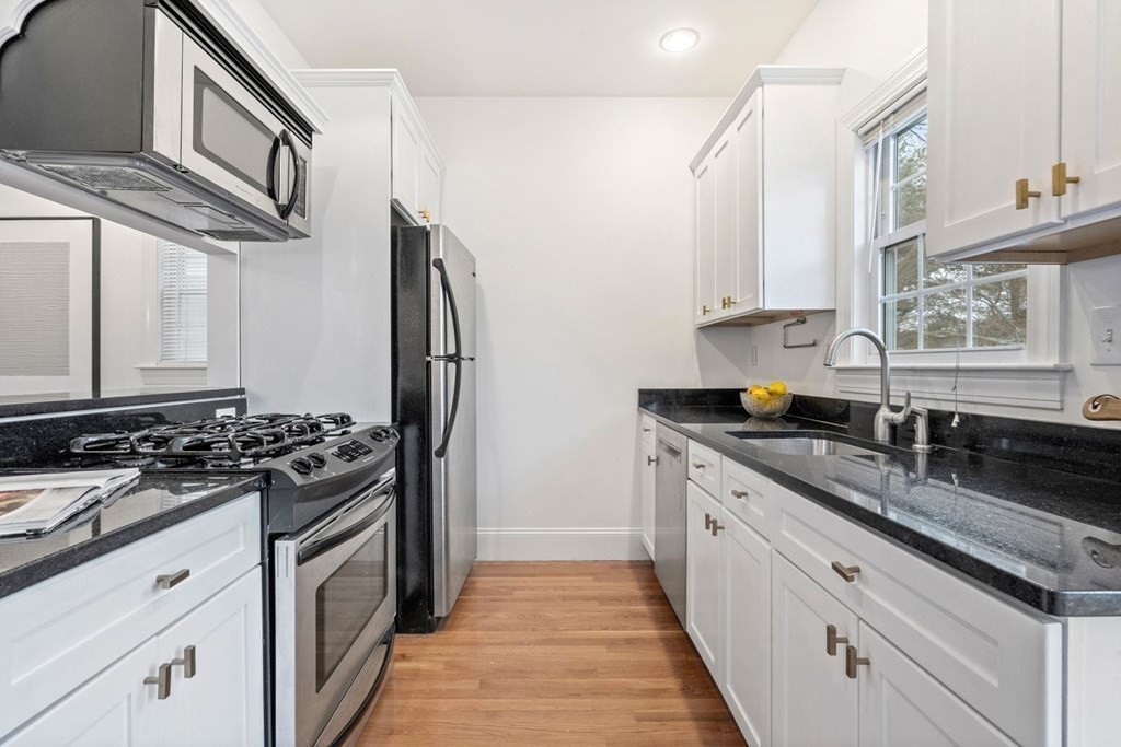67 Bay State Road, Unit 3 Cambridge, MA 02138 - Photo 10 of 33 Gallery Image 10