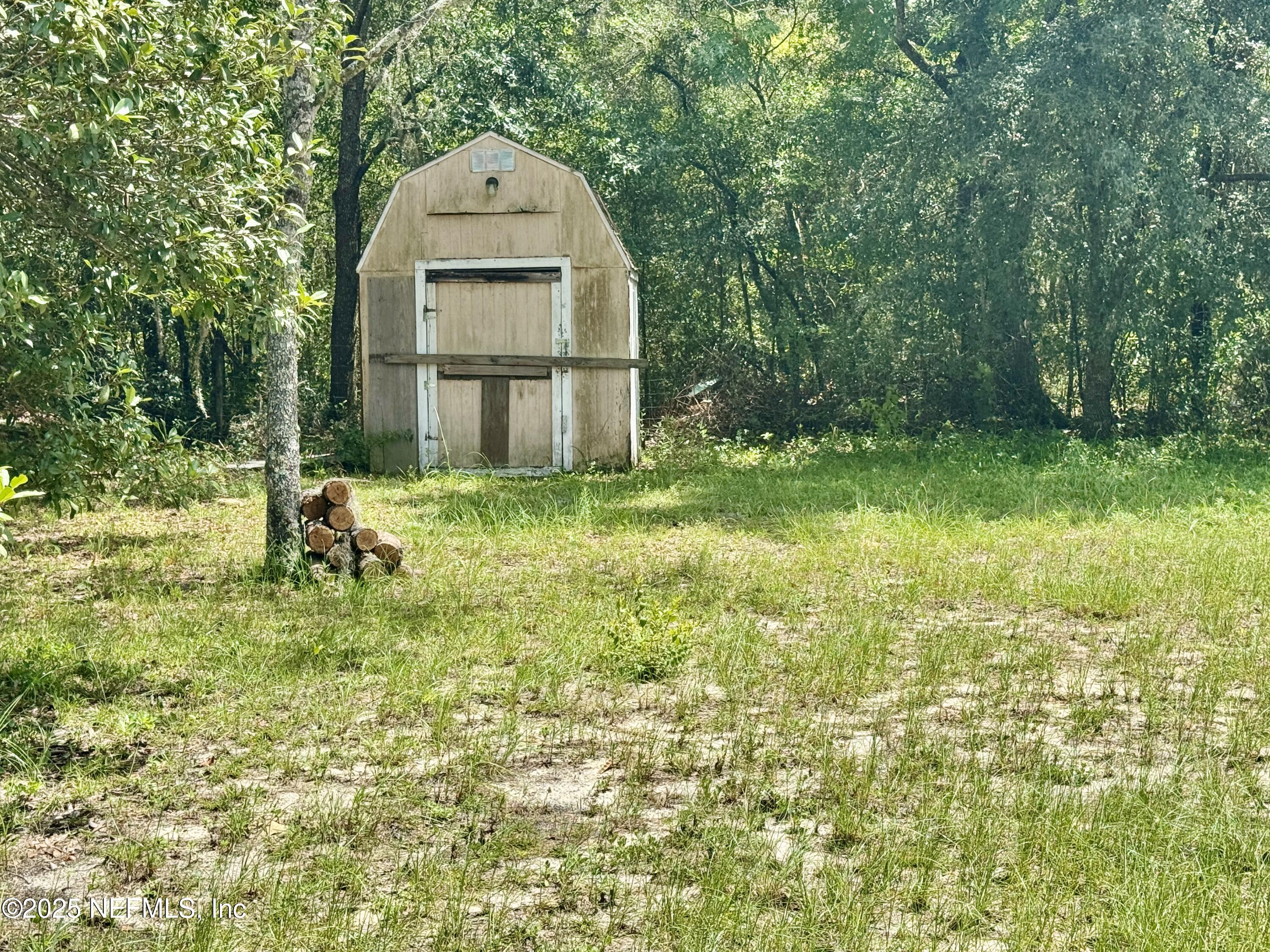 267 Lakeview Court Interlachen, FL 32148 - Photo 4 of 10