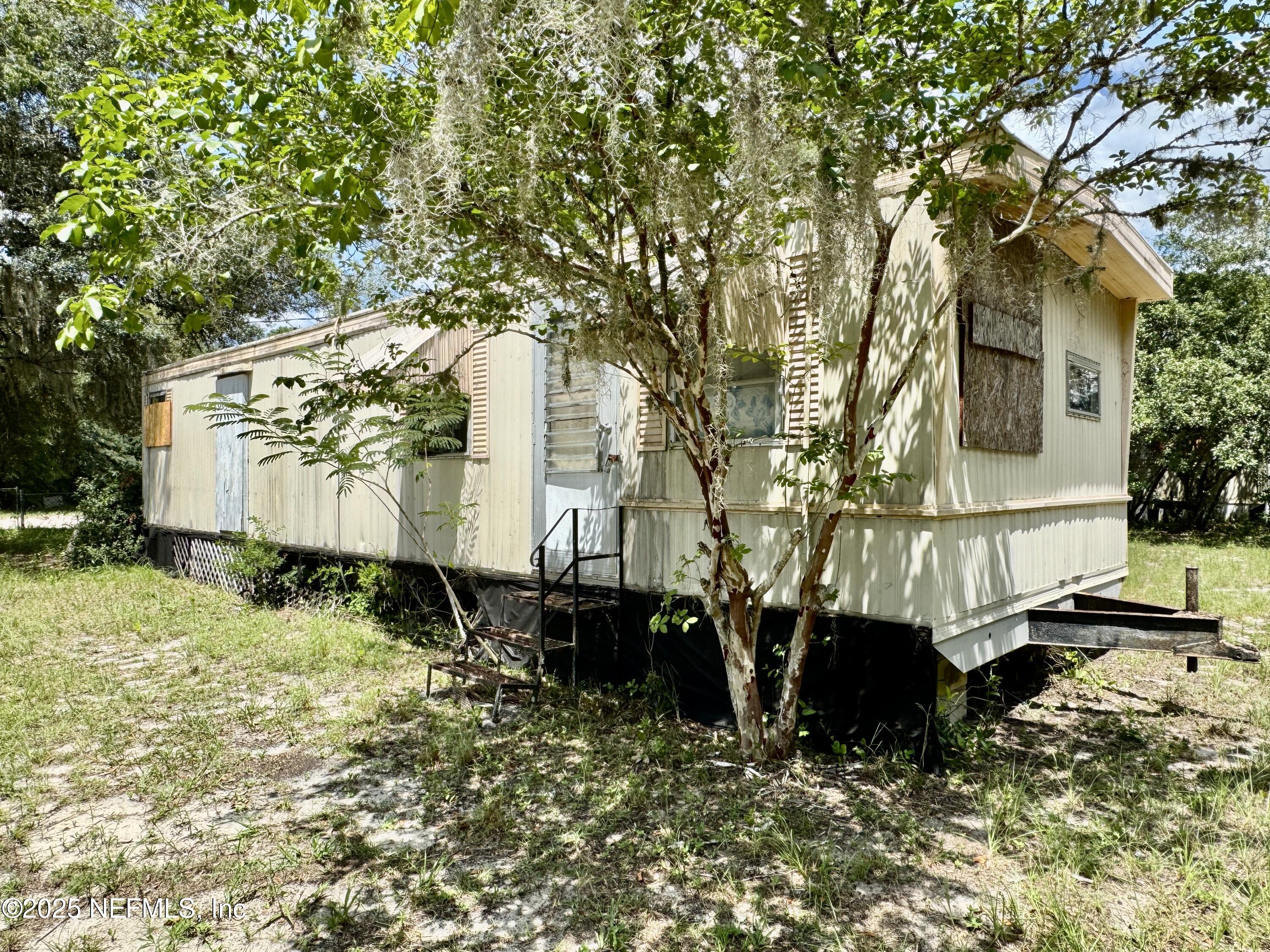 267 Lakeview Court Interlachen, FL 32148 - Photo 5 of 10 a view of a house with a yard