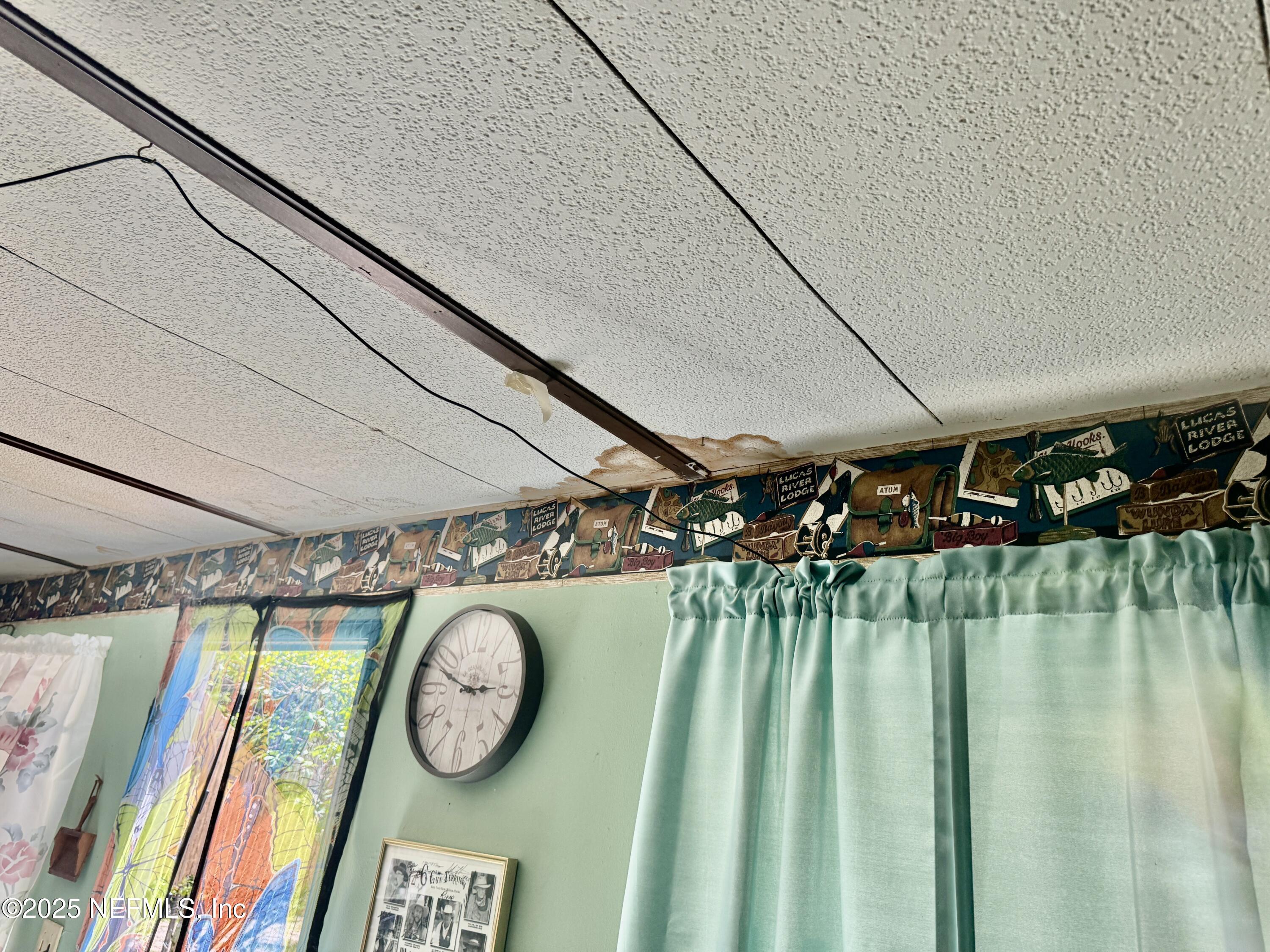 267 Lakeview Court Interlachen, FL 32148 - Photo 8 of 10 a clock on a wall in a room