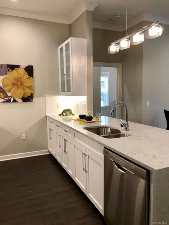 $4,250 | 148 South Front Street, Unit S202, Farmingdale, NY 11735