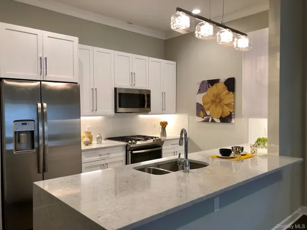 $4,250 | 148 South Front Street, Unit S202, Farmingdale, NY 11735