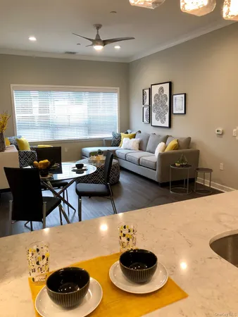 $4,250 | 148 South Front Street, Unit S202, Farmingdale, NY 11735