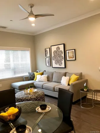 $4,250 | 148 South Front Street, Unit S202, Farmingdale, NY 11735