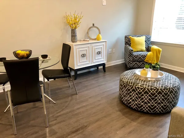 $4,250 | 148 South Front Street, Unit S202, Farmingdale, NY 11735