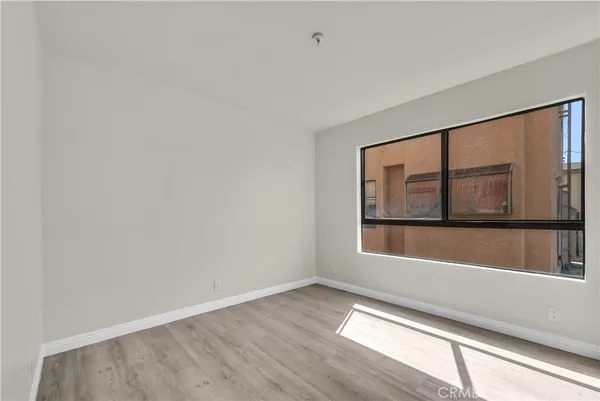 a view of empty room with window