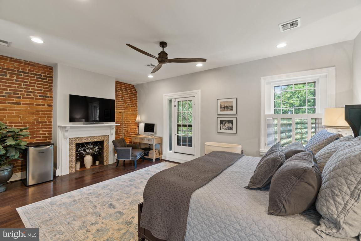 1512 P Street Northwest Washington, DC 20005 - Photo 30 of 50 Owner's suite (top level)