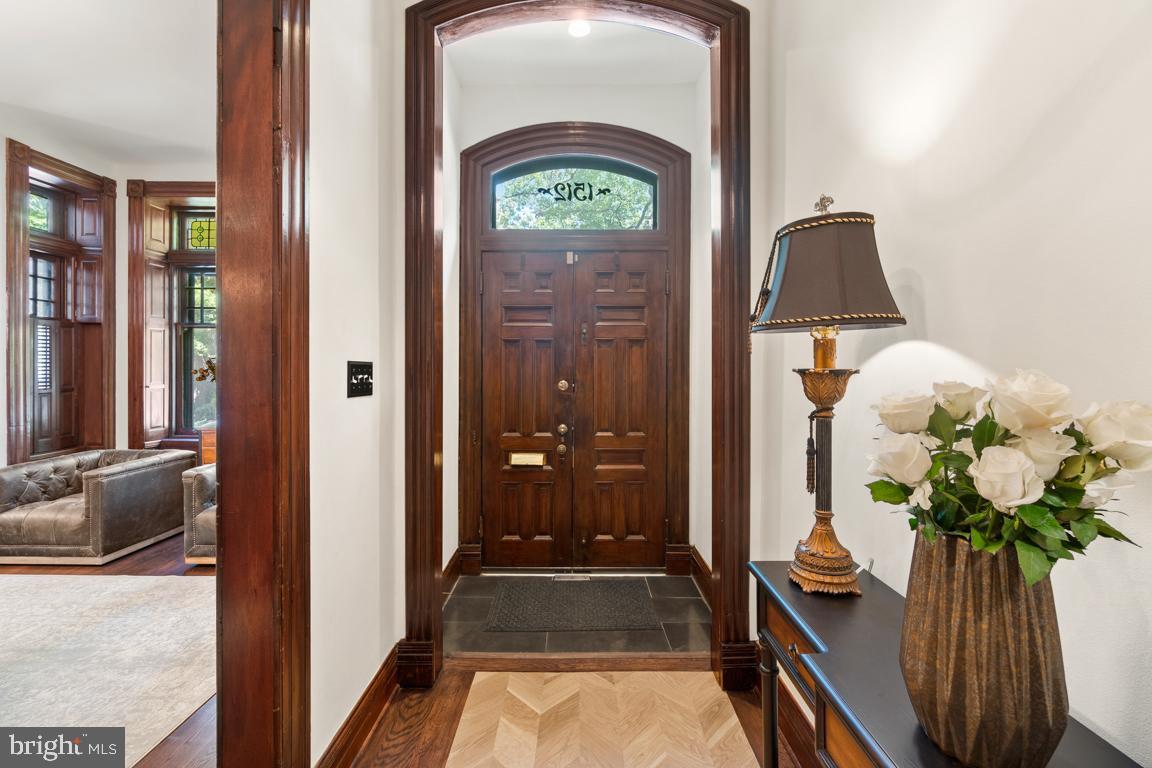 1512 P Street Northwest Washington, DC 20005 - Photo 4 of 50 Foyer