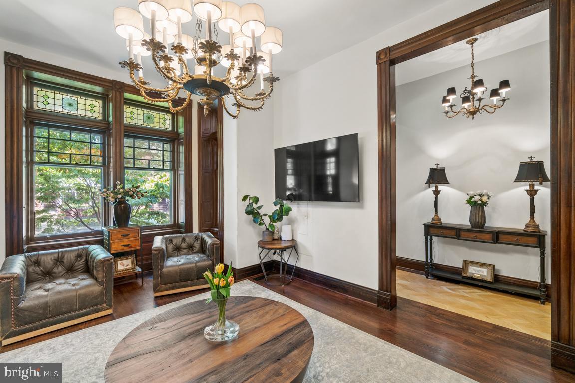 1512 P Street Northwest Washington, DC 20005 - Photo 5 of 50 Living room