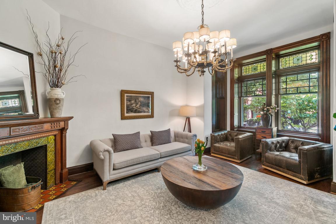 1512 P Street Northwest Washington, DC 20005 - Photo 6 of 50 Living room