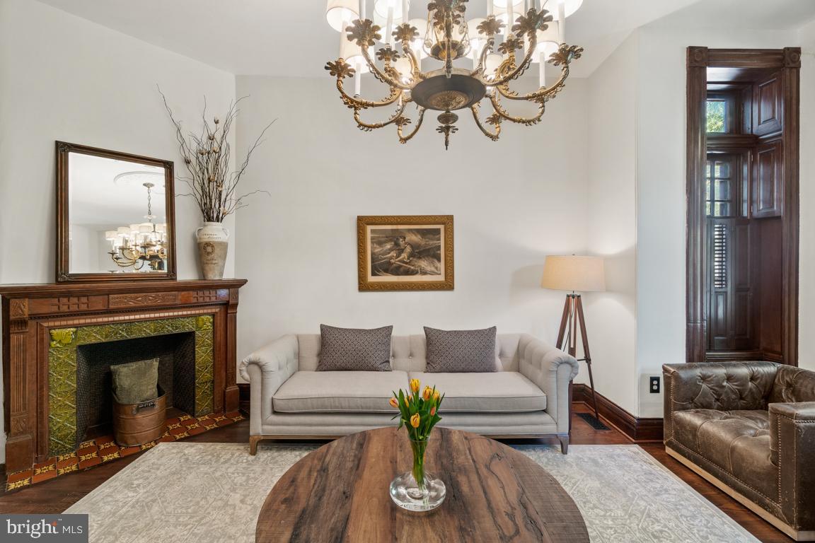 1512 P Street Northwest Washington, DC 20005 - Photo 7 of 50 Living room