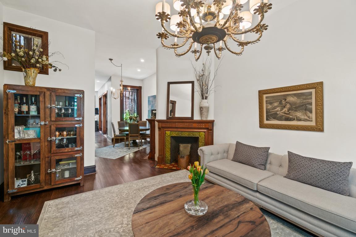 1512 P Street Northwest Washington, DC 20005 - Photo 8 of 50 Living room
