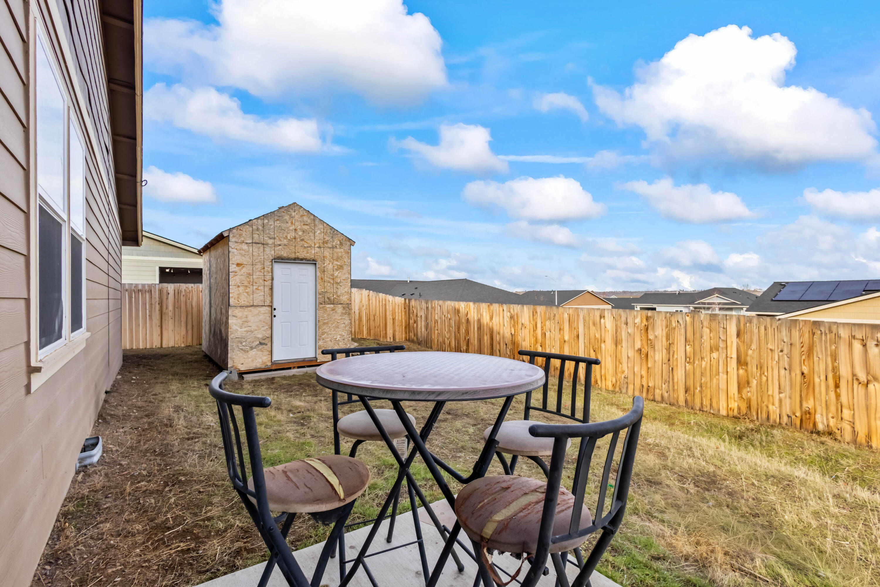 539 Leisek Way Madras, OR 97741 - Photo 29 of 35 a view of a patio with a table and chairs