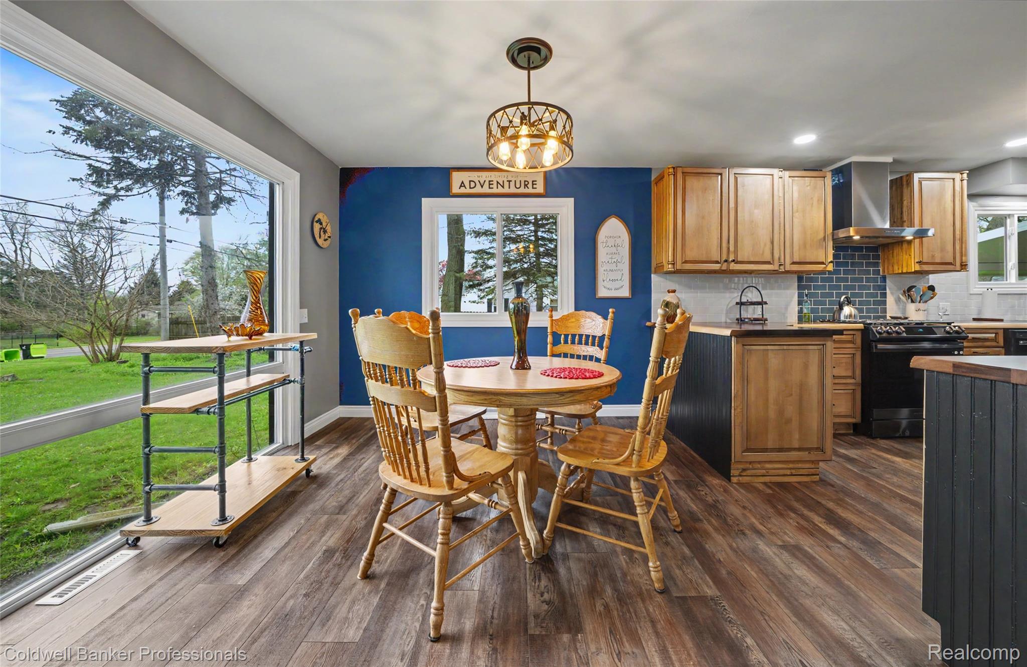 3500 Elms Road Swartz Creek, MI 48473 - Photo 9 of 21 Great dining space!!! HUGE, NEW window to let the light in