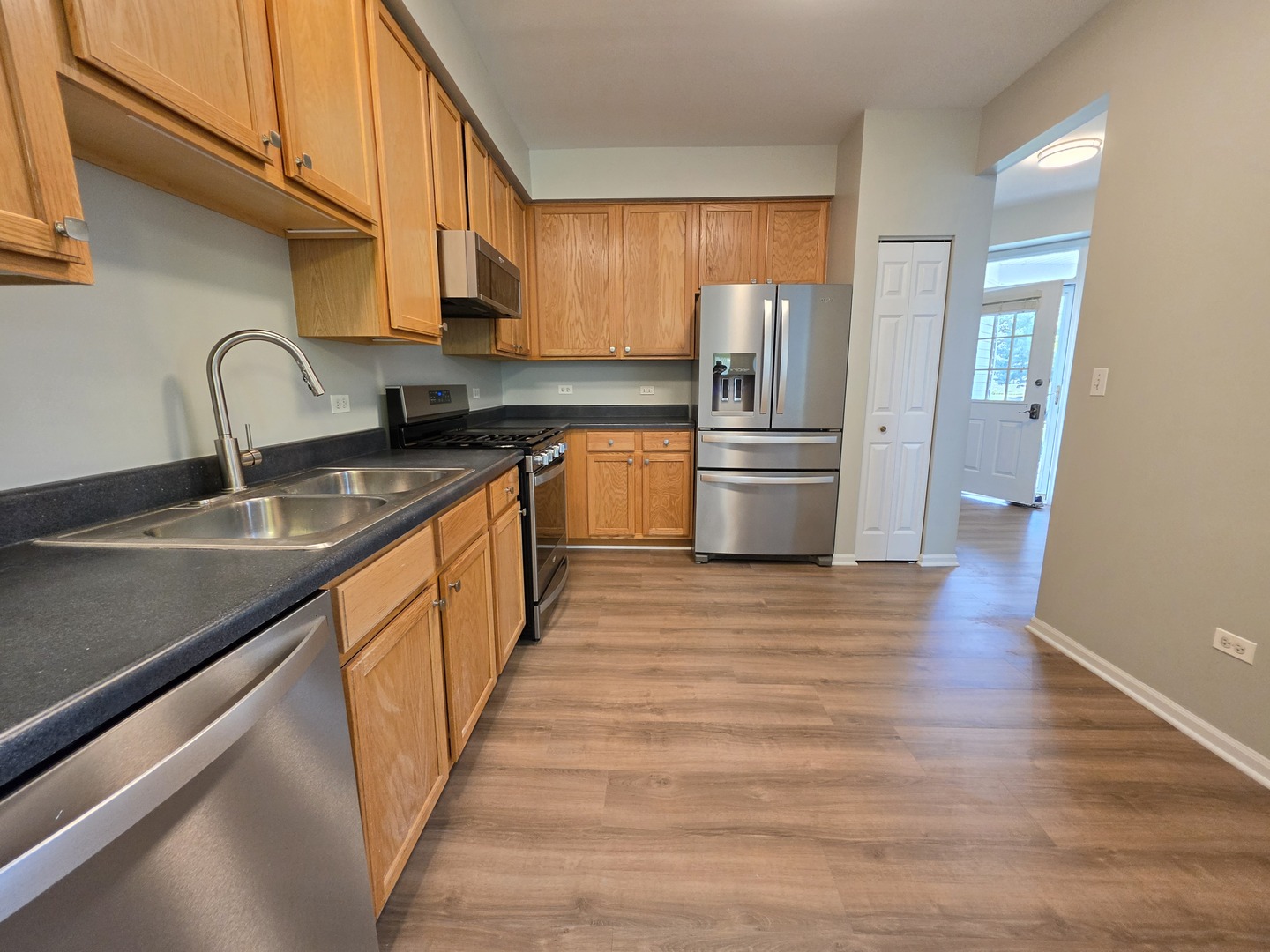 2904 Rutland Circle, Unit 2904 Naperville, IL 60564 - Photo 4 of 33