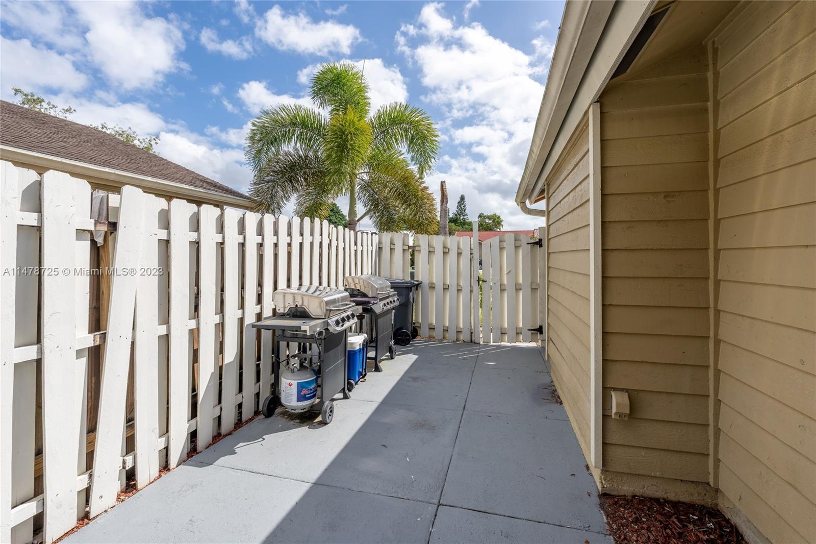 12722 Westhampton Circle Wellington, FL 33414 - Photo 7 of 52 a view of entryway