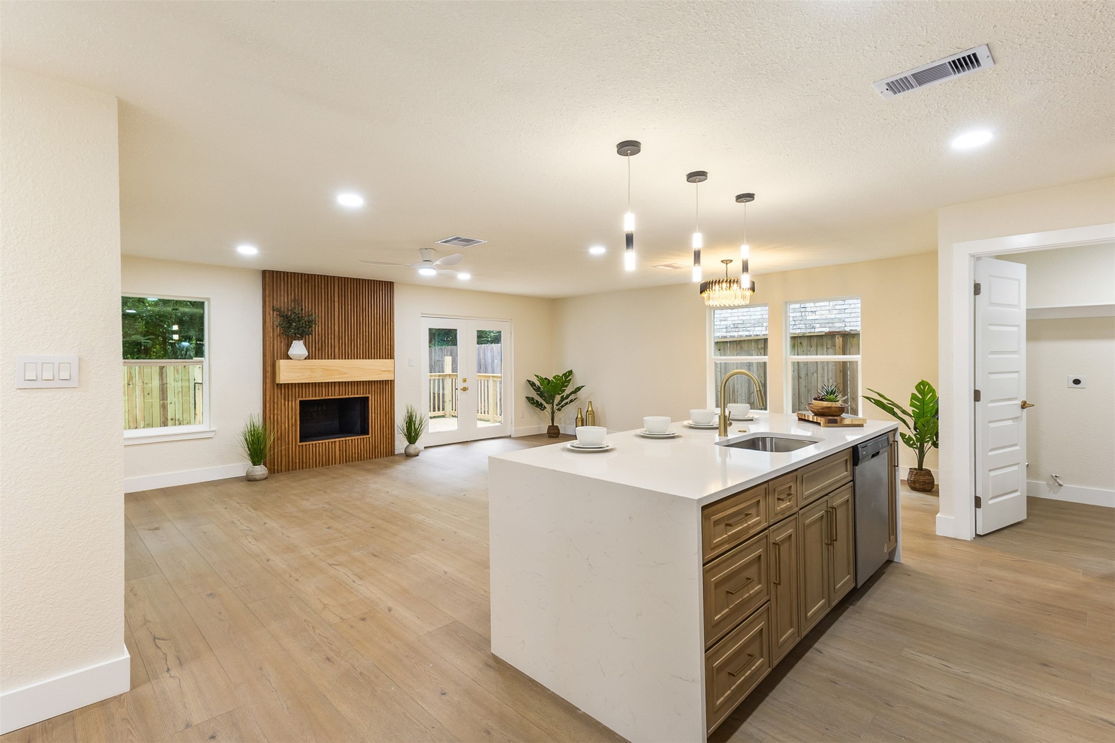 21 North Wavy Oak Circle Spring, TX 77381 - Photo 7 of 35