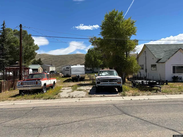 $70,000 | 904 Diamondville Avenue, Diamondville, WY 83116