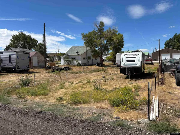 $60,000 | 904 Diamondville Avenue, Diamondville, WY 83116