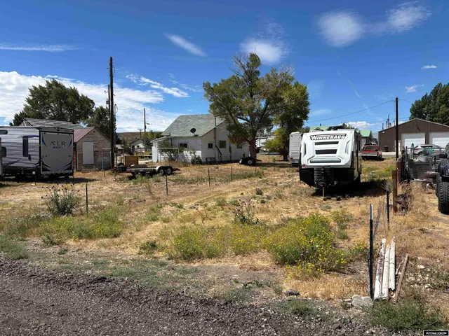 $70,000 | 904 Diamondville Avenue, Diamondville, WY 83116