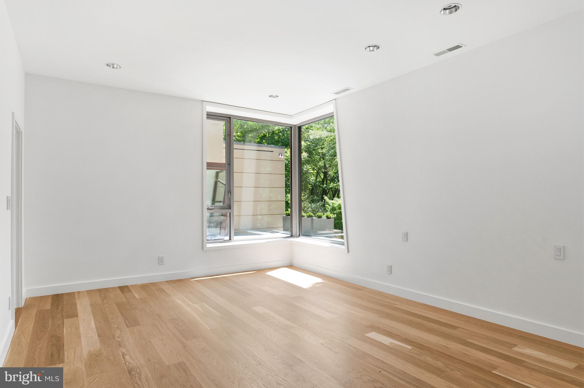 2920 Albemarle Street Northwest Washington, DC 20008 - Photo 26 of 49 Main Level Sitting Room