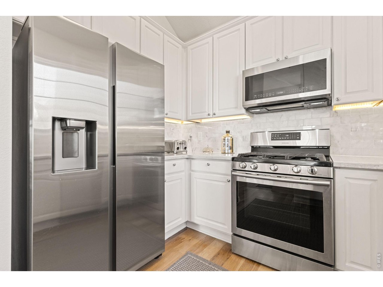 636 Wild Ridge Circle Lafayette, CO 80026 - Photo 13 of 40 Upgraded appliances including gas range and under cabinet water filtration