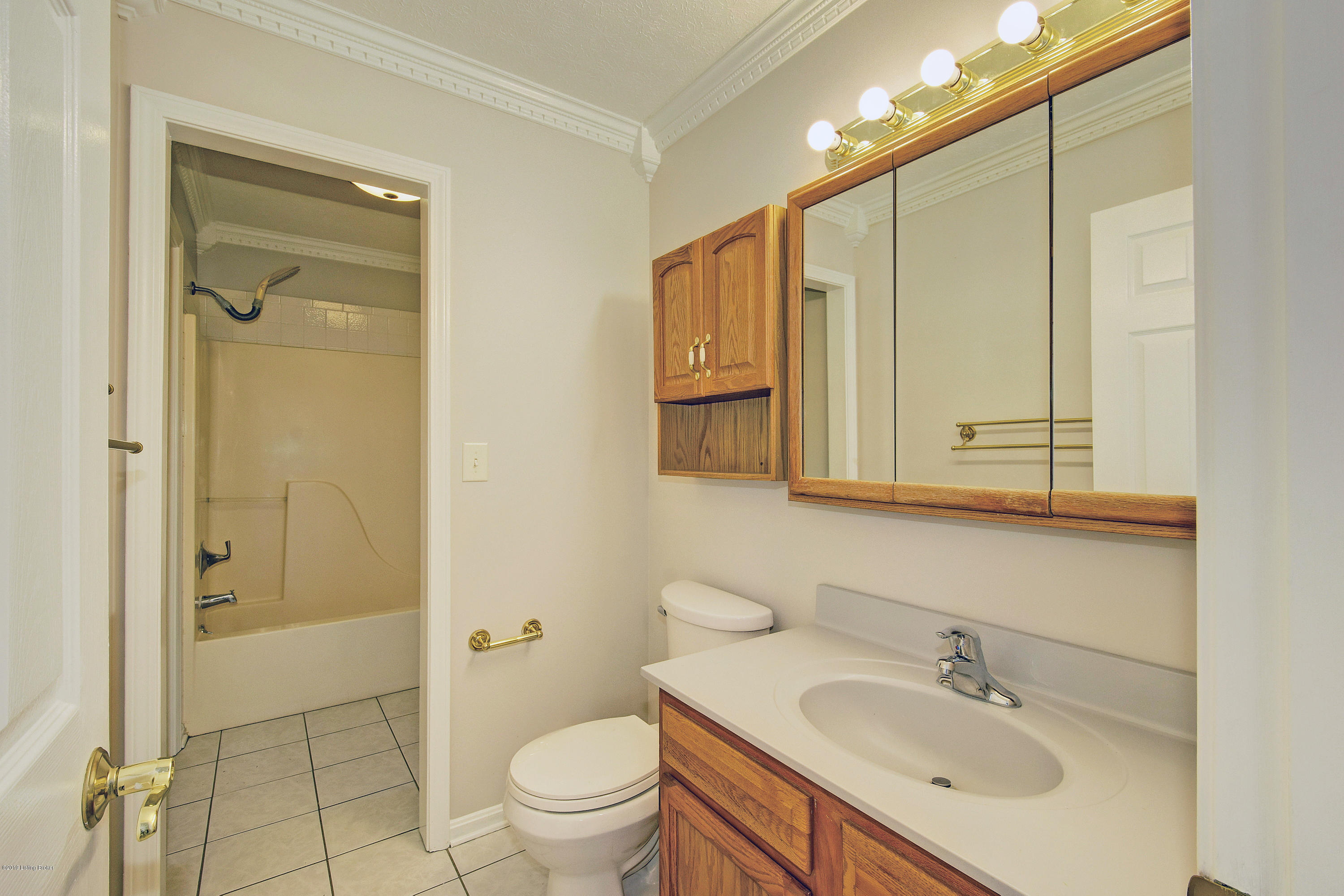 9809 Spring Pointe Court Louisville, KY 40229 - Photo 14 of 29 _DSC2887_89_90